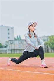 解析“赌债暴力”：地下博彩链条中不可回避的社会阴暗面。（揭示“赌债暴力”：地下博彩链条背后不容忽视的社会黑暗）